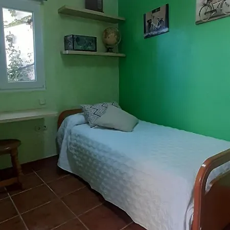 Casa Luciita: Agradable Con Chimenea, Patio Y Bbq. * Ojen
