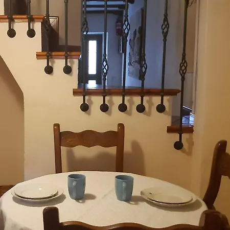 Casa Luciita: Agradable Con Chimenea, Patio Y Bbq. Ojen