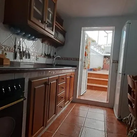 Casa Luciita: Agradable Con Chimenea, Patio Y Bbq. Semesterbostad Ojén