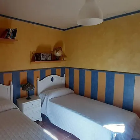 Casa Luciita: Agradable Con Chimenea, Patio Y Bbq. Semesterbostad