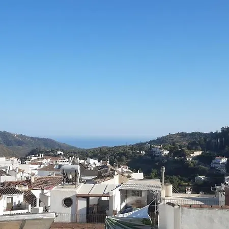 Semesterbostad Casa Luciita: Agradable Con Chimenea, Patio Y Bbq. Ojén