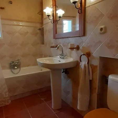 Casa Luciita: Agradable Con Chimenea, Patio Y Bbq. Semesterbostad