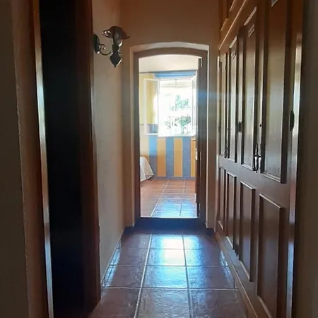 Semesterbostad Casa Luciita: Agradable Con Chimenea, Patio Y Bbq. Ojén