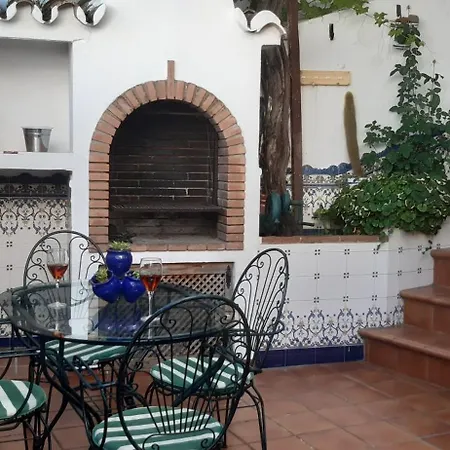 Casa Luciita: Agradable Con Chimenea, Patio Y Bbq. * Ojén